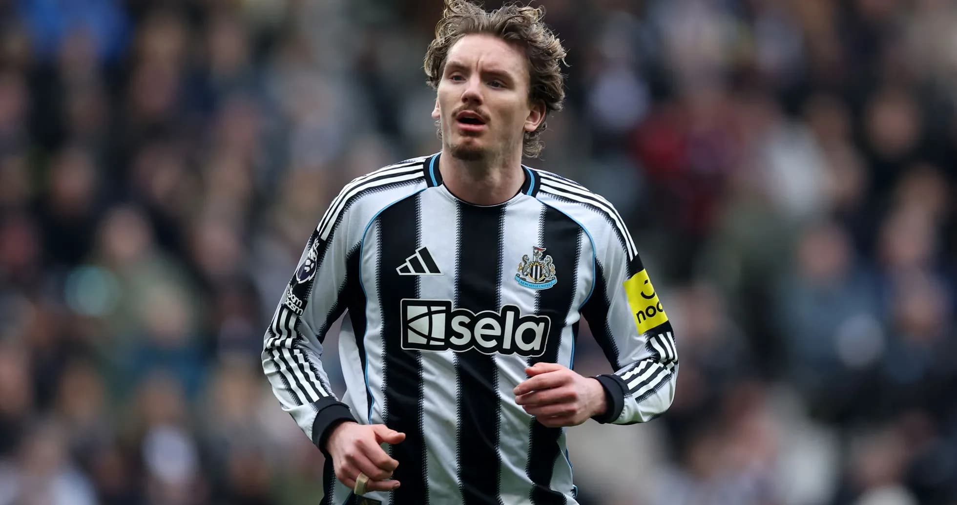 Player in Newcastle United kit during match