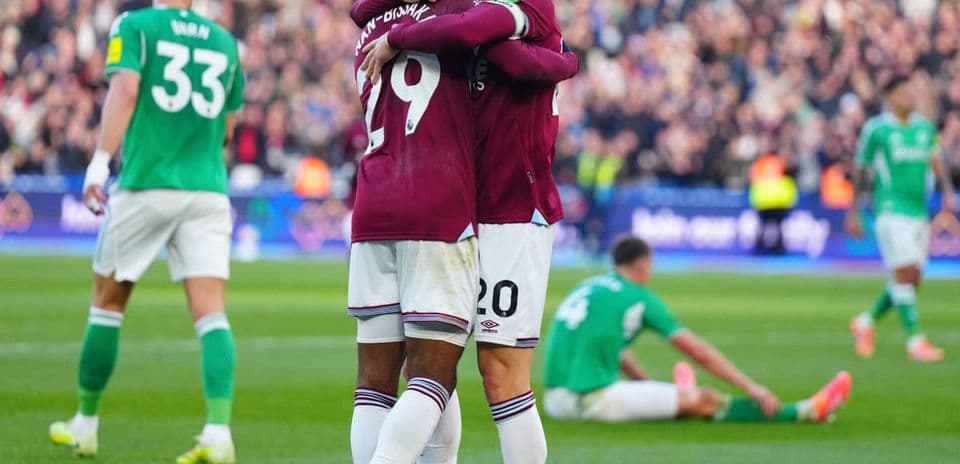 Players celebrating during Newcastle vs West Ham match