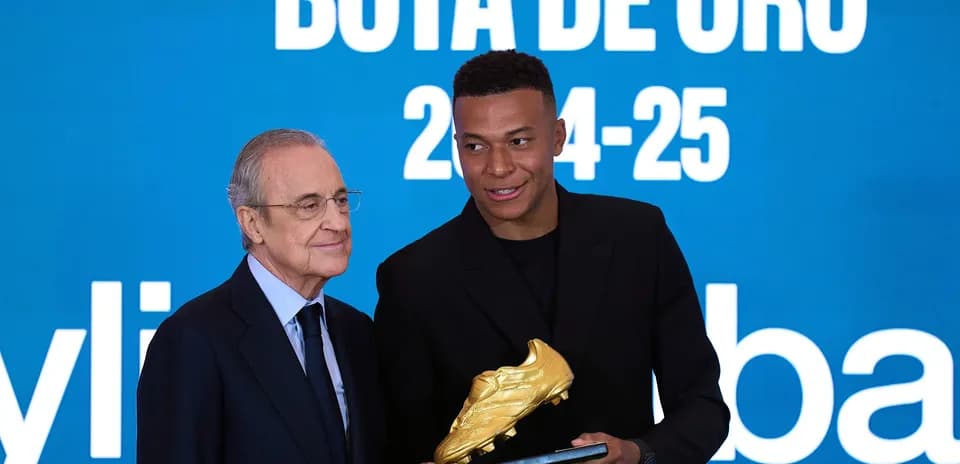 Kylian Mbappé receiving Golden Boot award presentation
