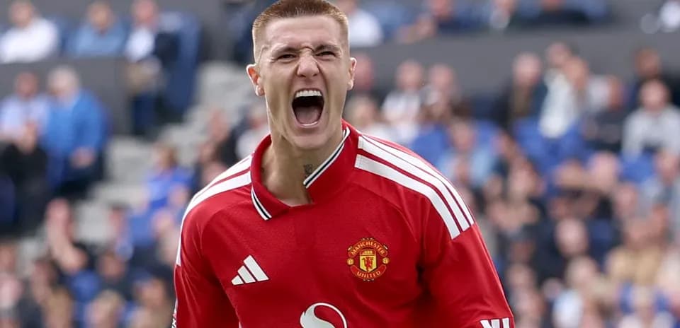 Goalkeeper celebrating during Manchester United match