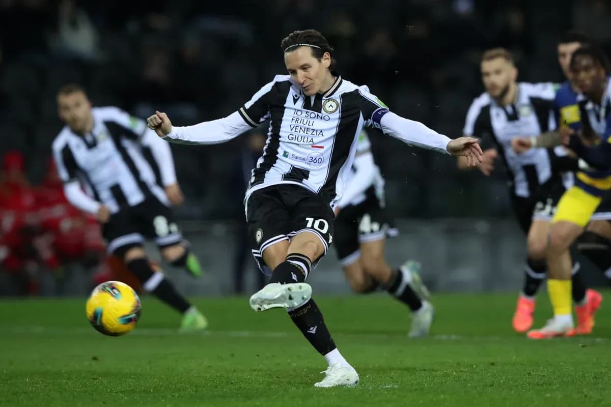 Udinese player taking a penalty kick