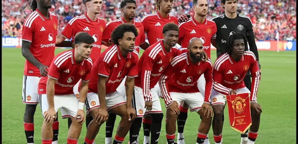 Manchester United players posing for team photo