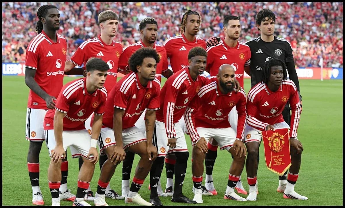 Manchester United players posing for team photo