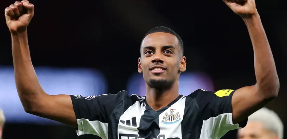 Newcastle Stuns Manchester United with 10-Man Comeback