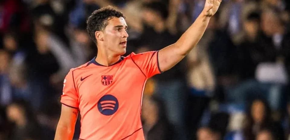 Player gesturing during match in orange kit