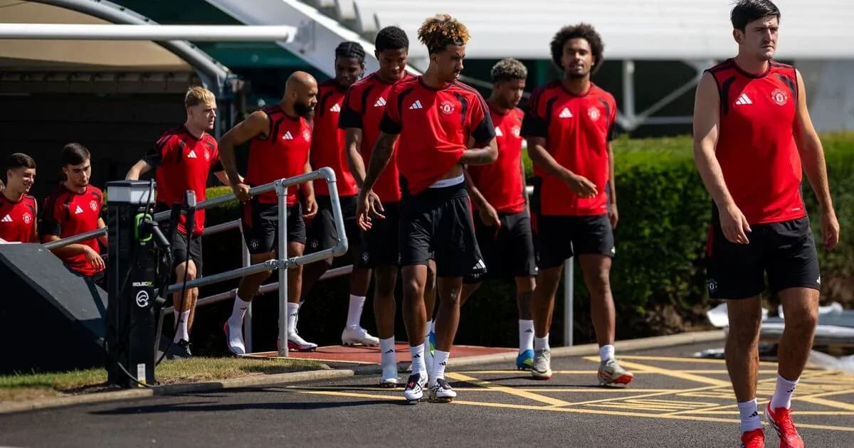 Manchester United players arriving for training session