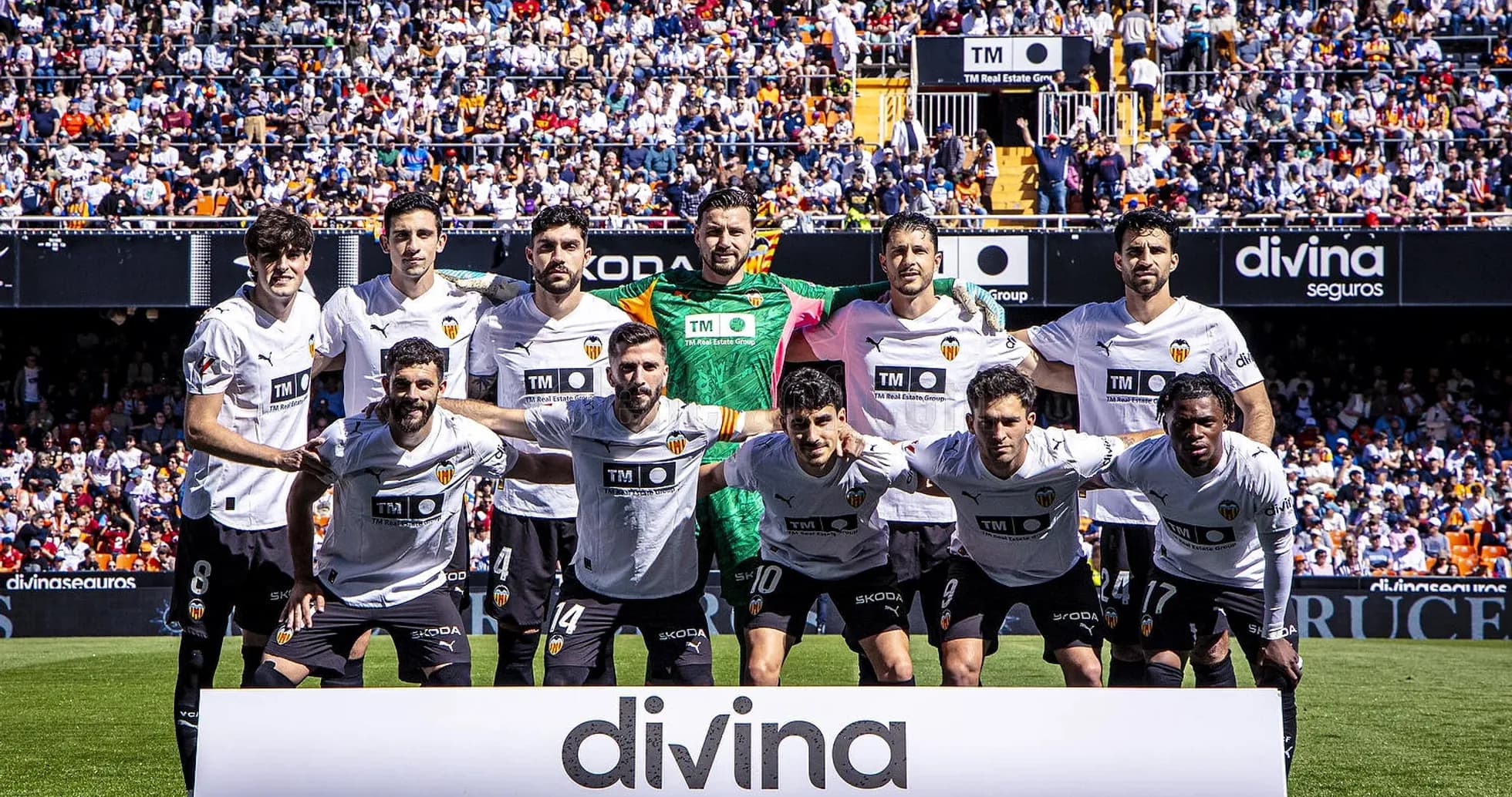 Valencia team photo before La Liga match