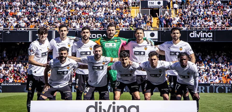 Valencia team photo before La Liga match