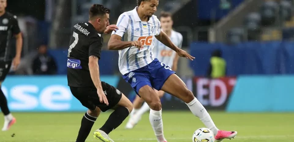 PAOK player tackling Dynamo Kyiv opponent