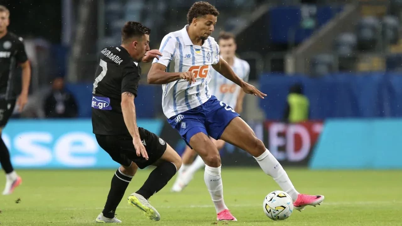 PAOK player tackling Dynamo Kyiv opponent