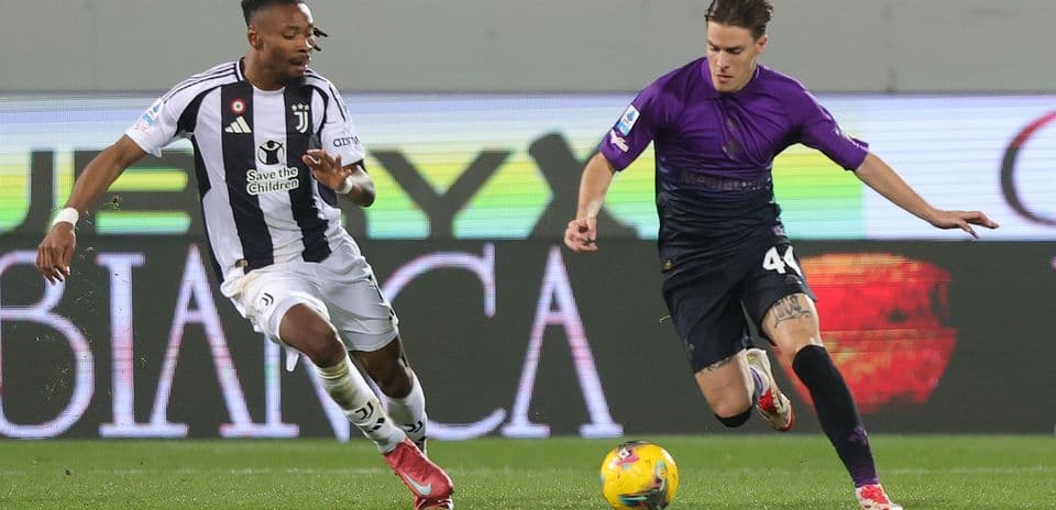 Juventus player tackling Fiorentina opponent