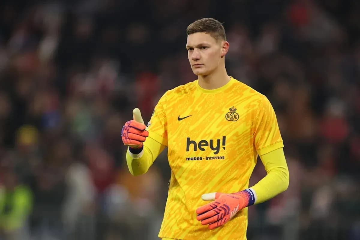 Goalkeeper in yellow kit giving thumbs up