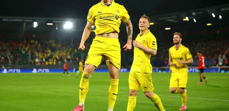 Bodo/Glimt players celebrating during UEFA match
