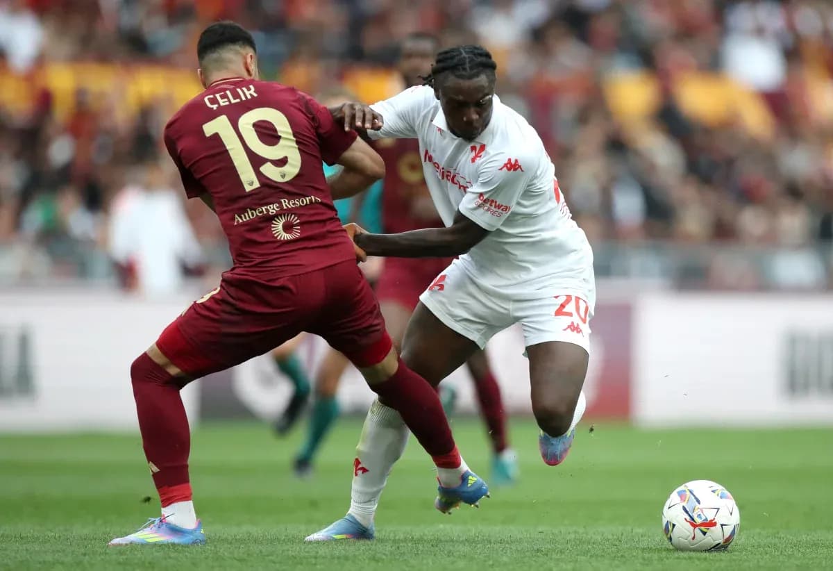 Çelik and player battling for the ball