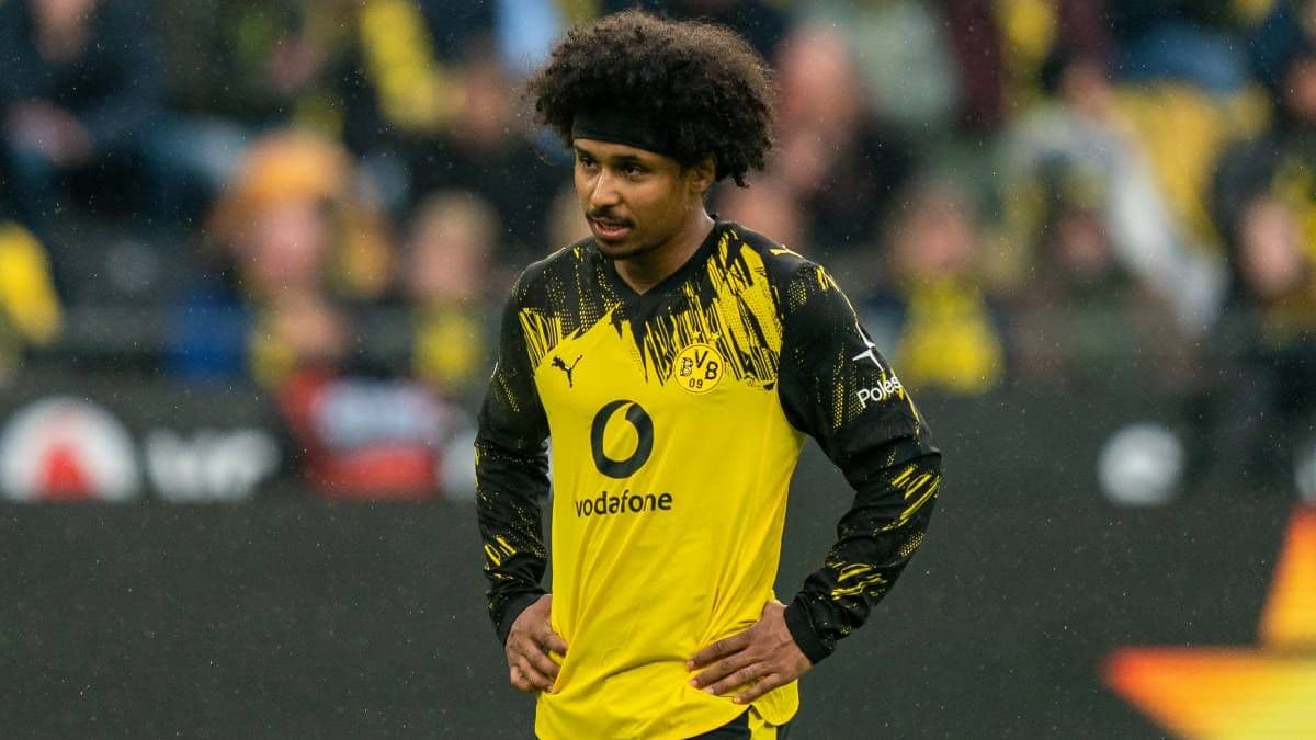 Player wearing Borussia Dortmund jersey on the field