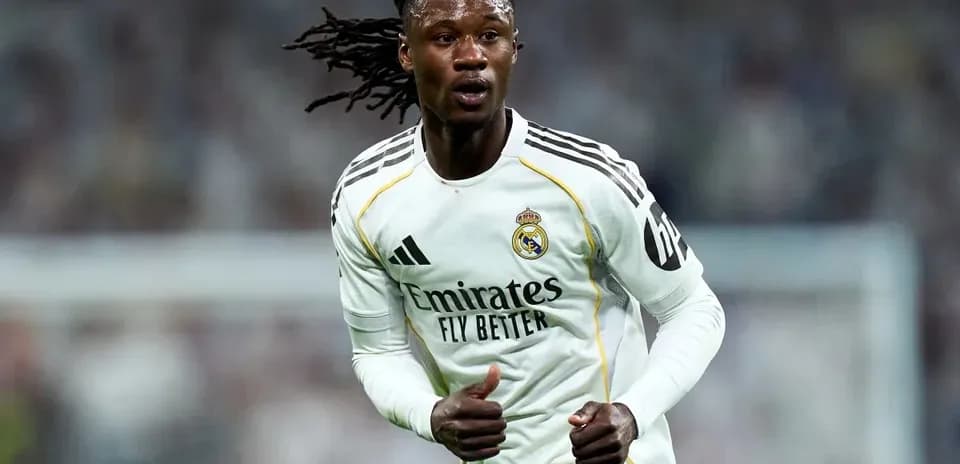 Player running on the field in Real Madrid jersey