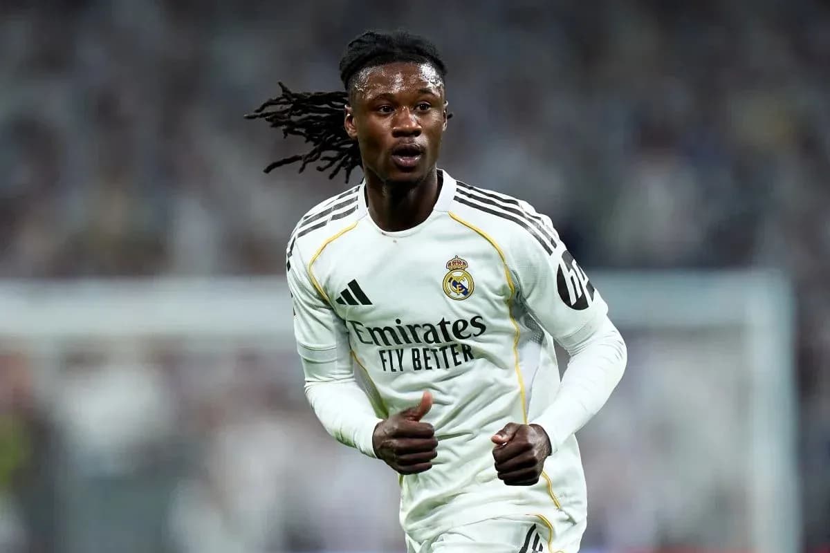 Player running on the field in Real Madrid jersey
