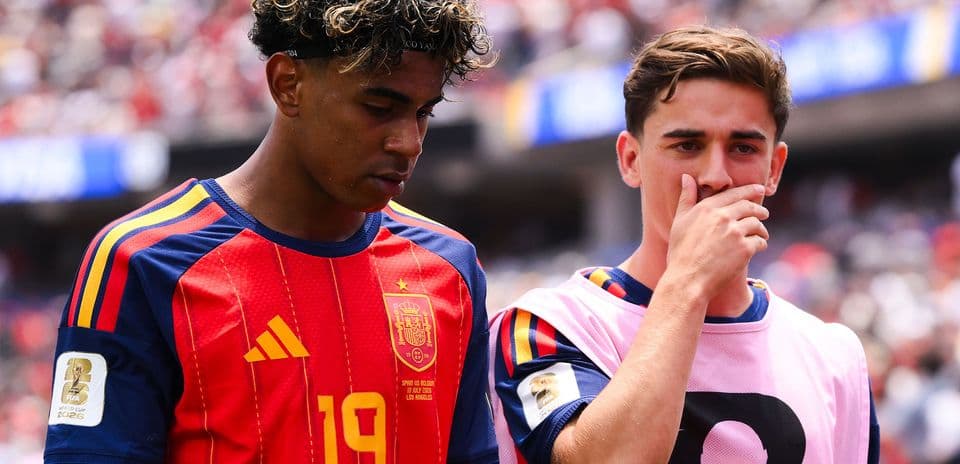 Two Spanish players in jerseys during match