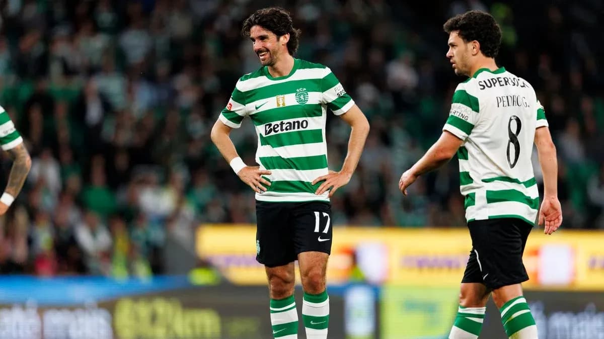 Two Sporting CP players on the pitch during match