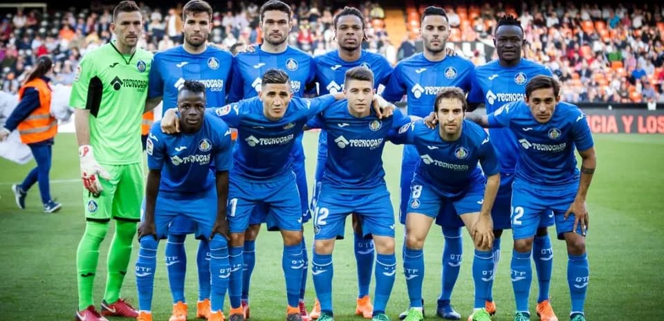 Getafe FC team posing for a photo