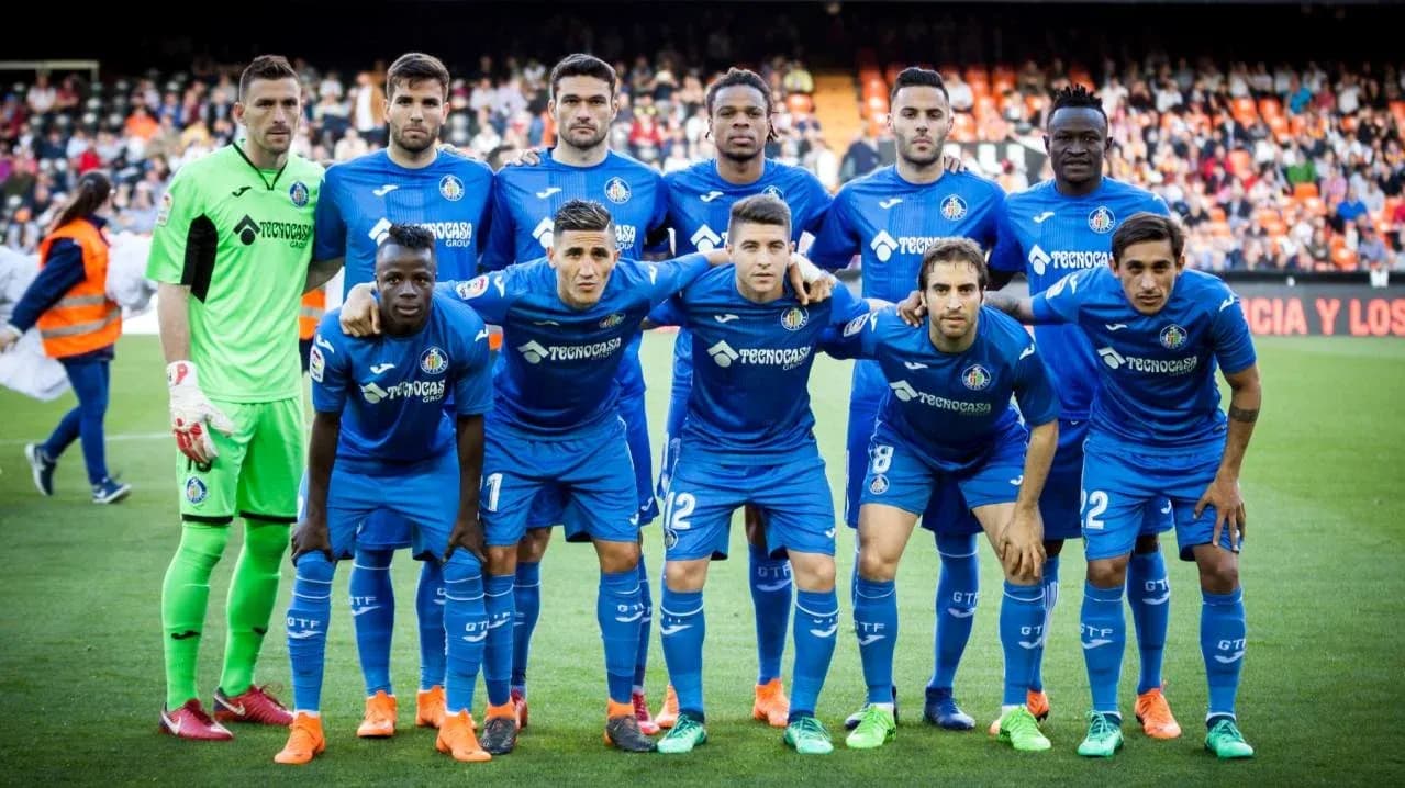 Getafe FC team posing for a photo