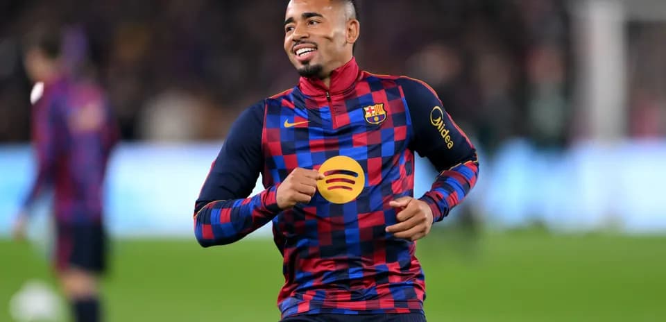 Player warming up in Barcelona training kit