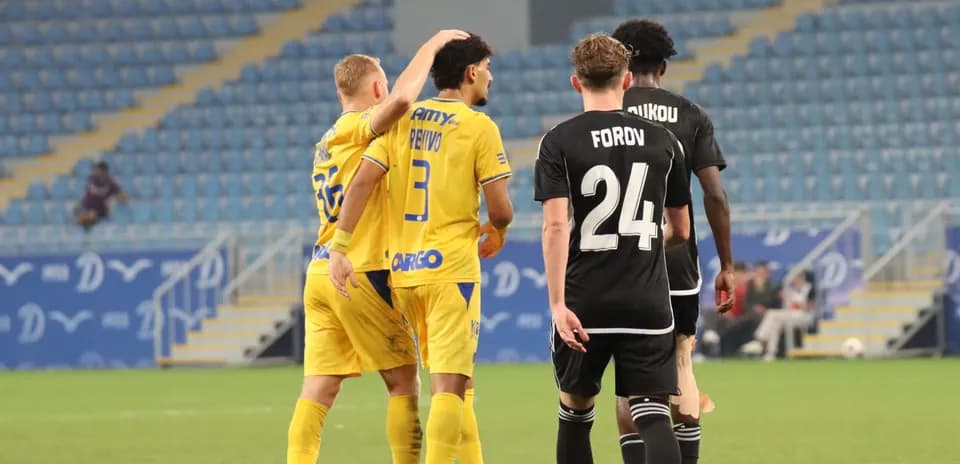 Maccabi Tel Aviv players celebrating a goal