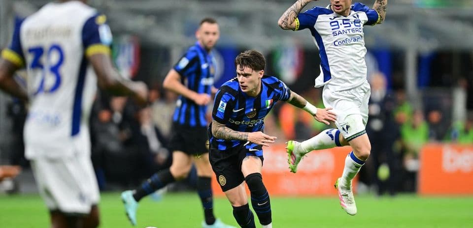 Inter player challenging Hellas Verona opponent