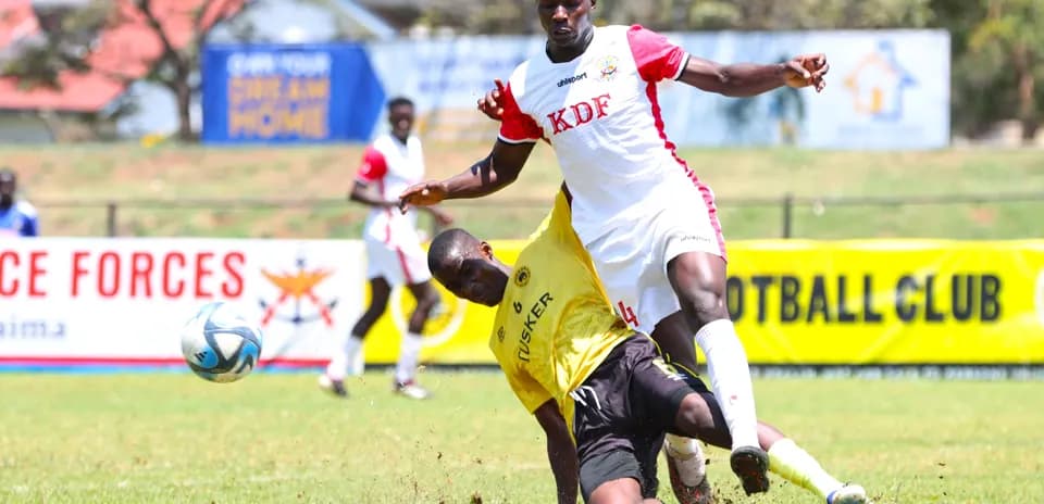 Ulinzi Stars player challenges Tusker player for the ball