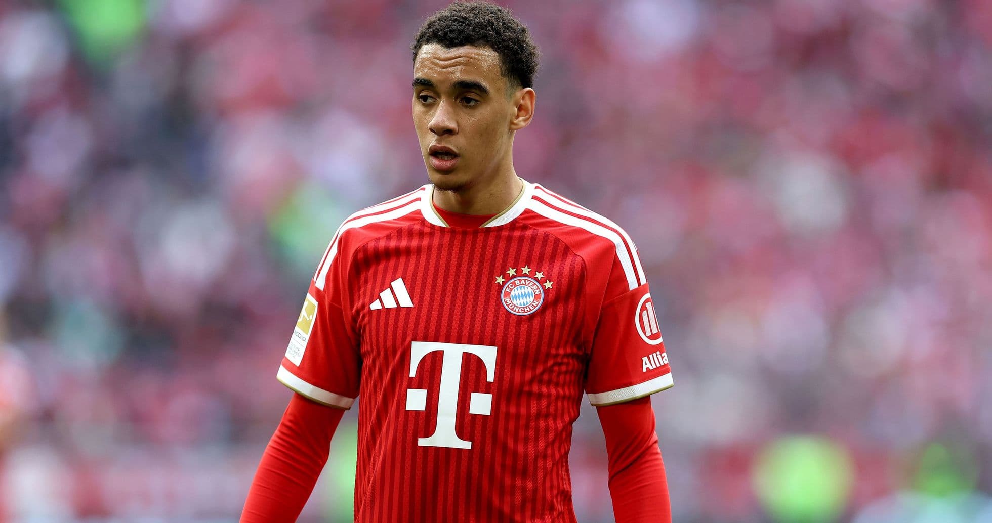 Player in Bayern Munich jersey on the pitch