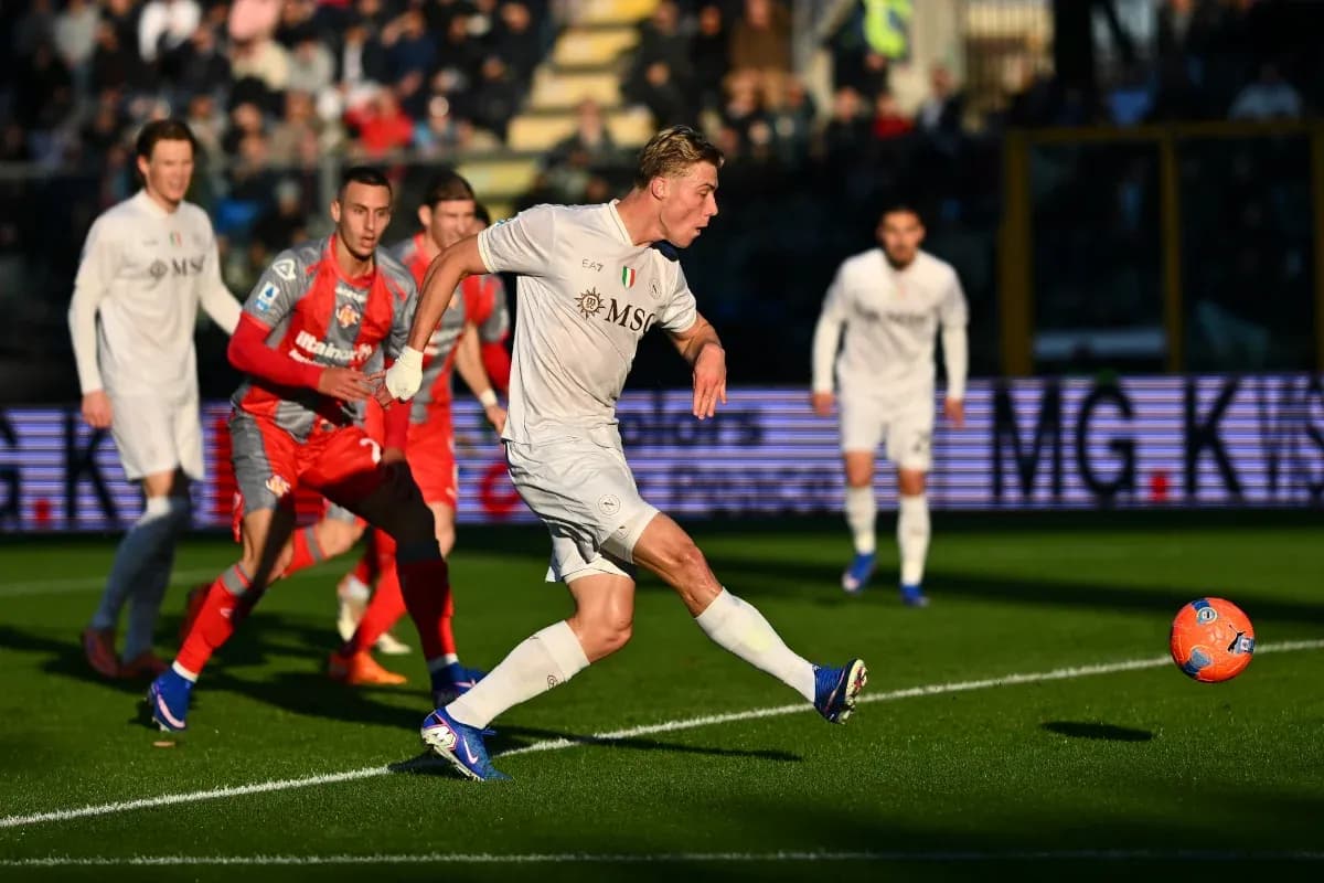 Player taking a shot during Napoli match