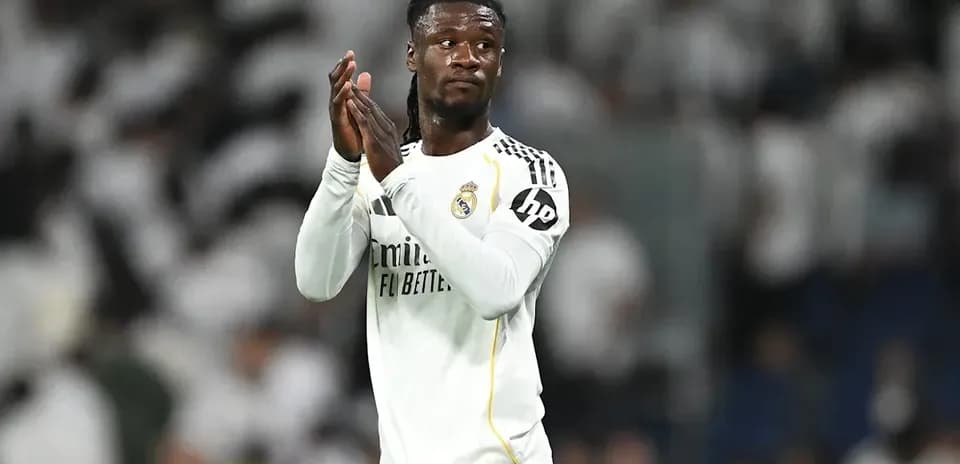 Player applauding fans in Real Madrid kit