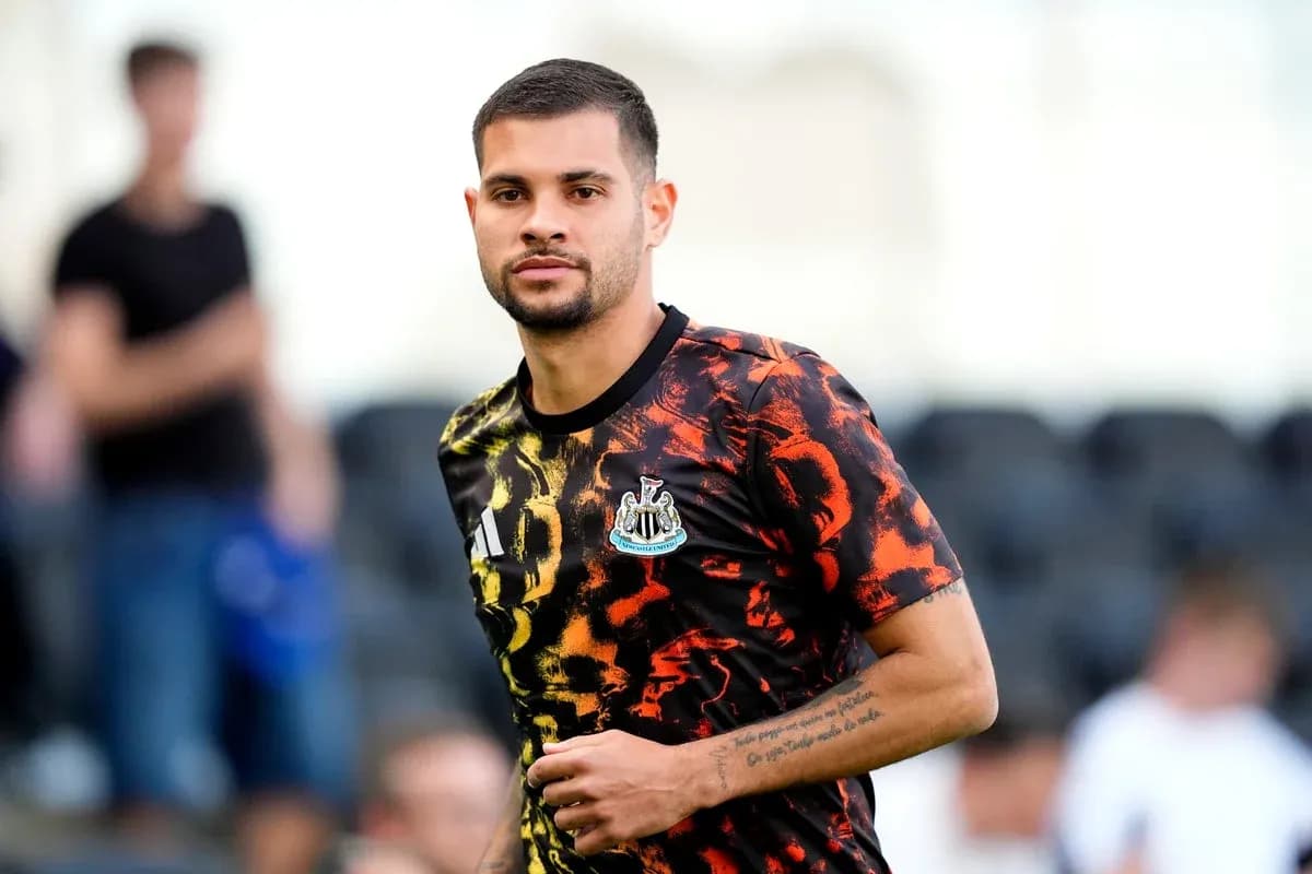Player warming up in Newcastle training kit