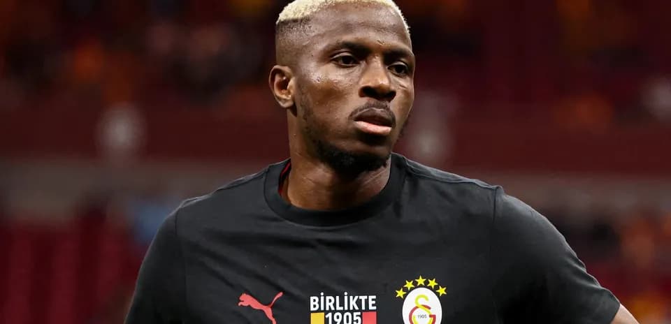 Player in Galatasaray training shirt on the pitch