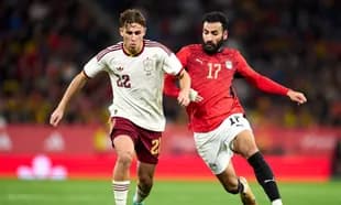 Spanish and Egyptian players competing for the ball