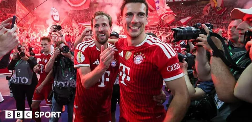 Bayern Munich players celebrating with fans after match