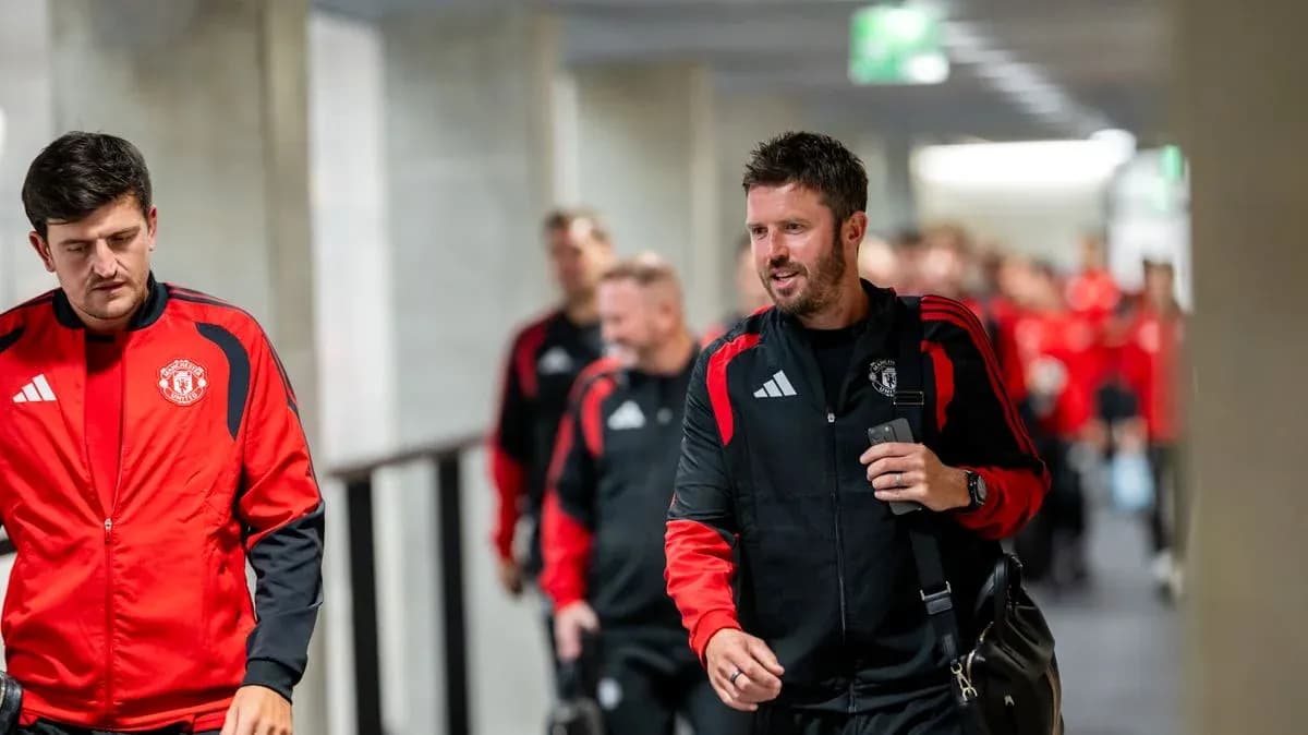 Manchester United team walking through a corridor