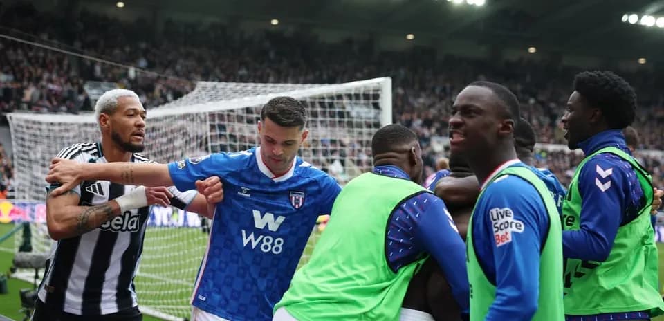 Newcastle's Derby Defeat: Eddie Howe Faces Critical Moment