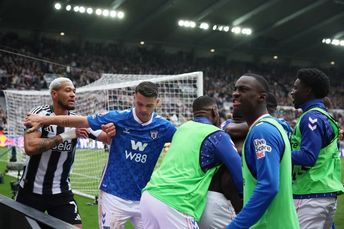 Newcastle's Derby Defeat: Eddie Howe Faces Critical Moment