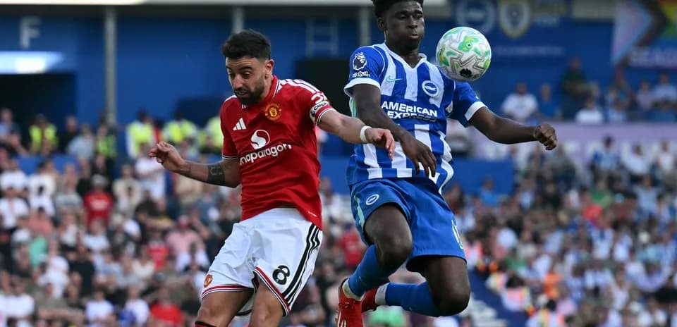 Bruno Fernandes and opponent competing for the ball