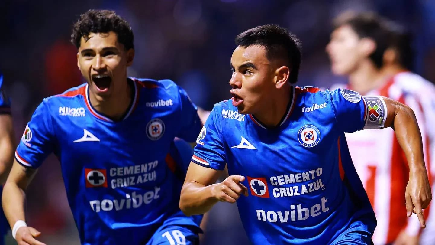 Cruz Azul players celebrating a goal