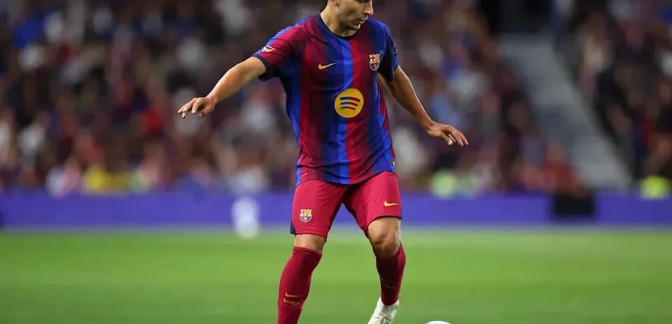 Player dribbling ball during match for FC Barcelona