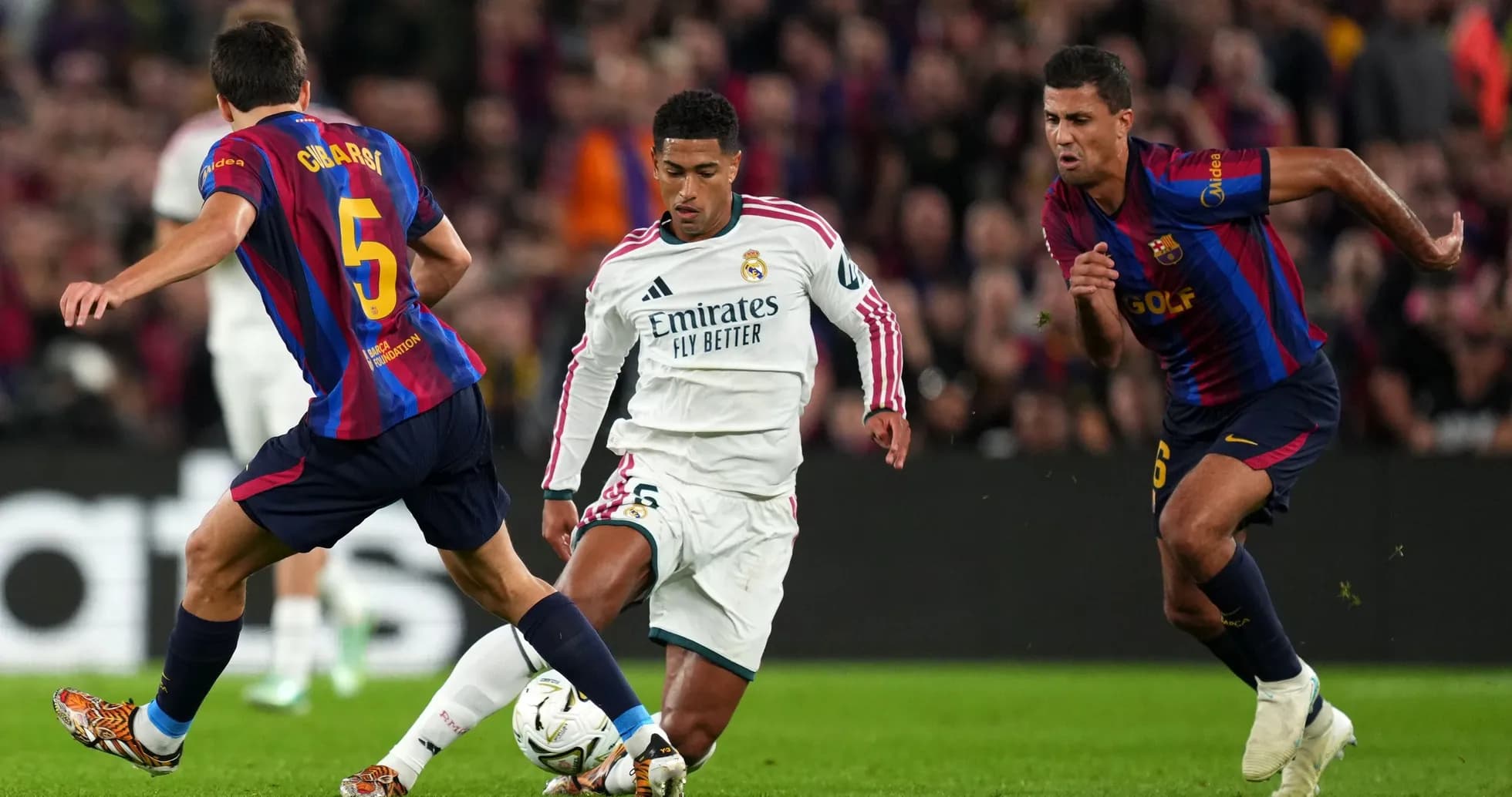 Players competing for the ball during El Clásico