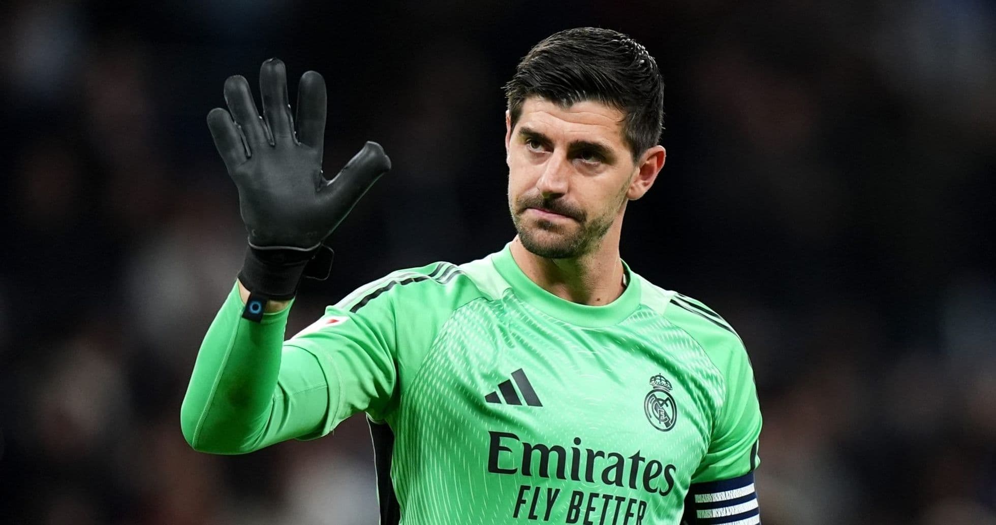 Thibaut Courtois waving in Real Madrid jersey