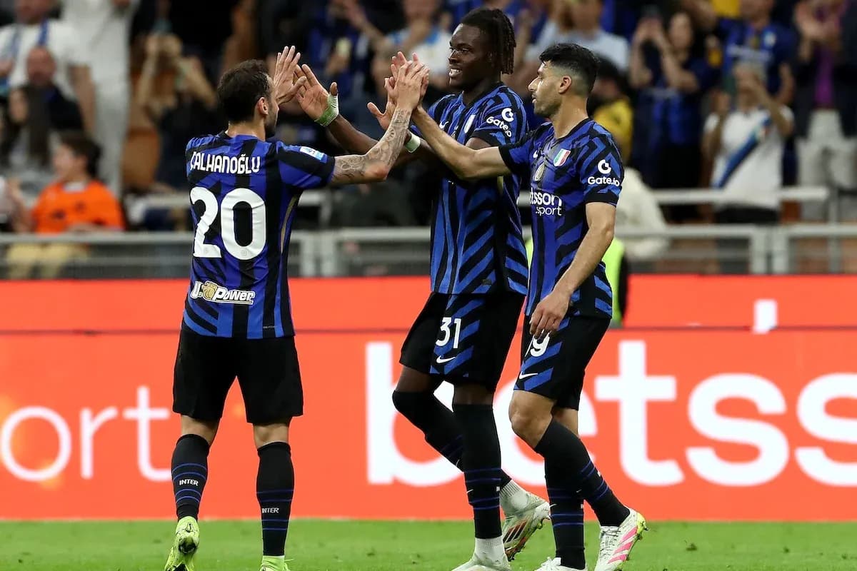 Inter players celebrating a goal during match