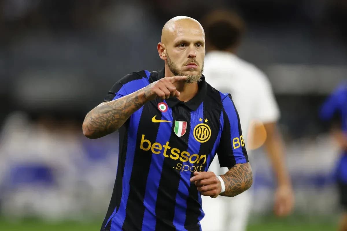 Player in Inter Milan jersey signaling during match
