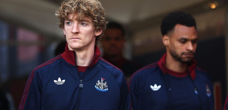 Newcastle players walking out of the tunnel