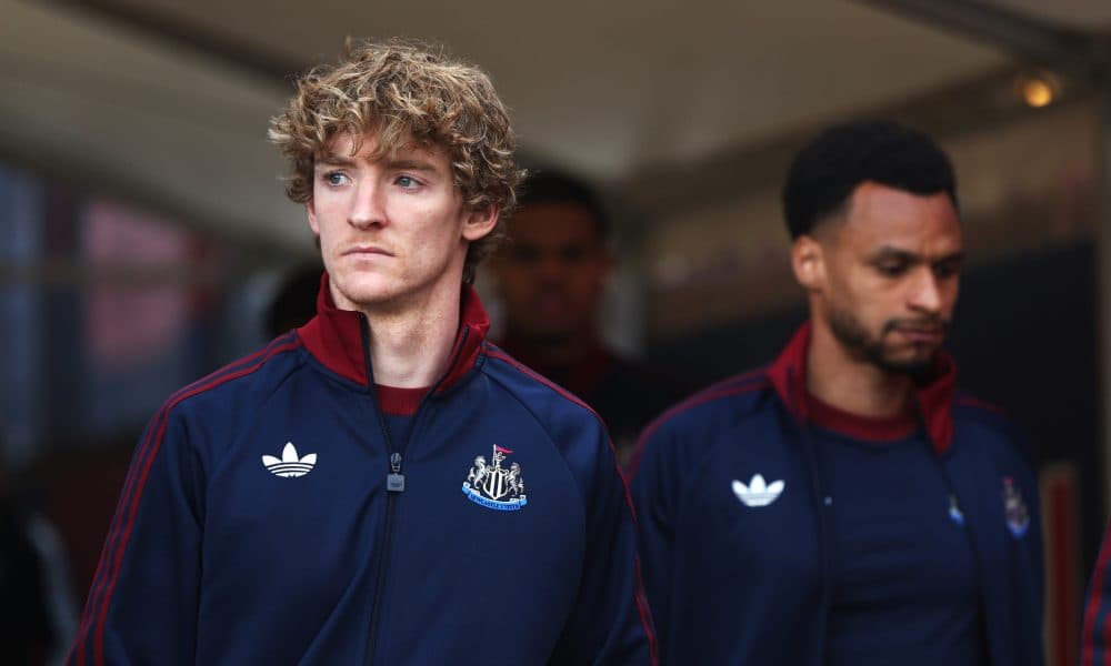 Newcastle players walking out of the tunnel