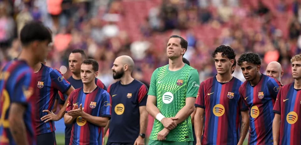 Barcelona players standing in line before match