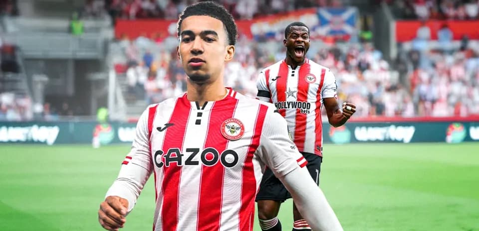 Brentford players celebrating on the pitch